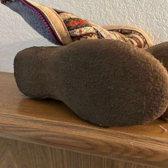 SOREL boots, warm lining reenforced heel, zip up side. Sz 7 - Picture 7 of 8